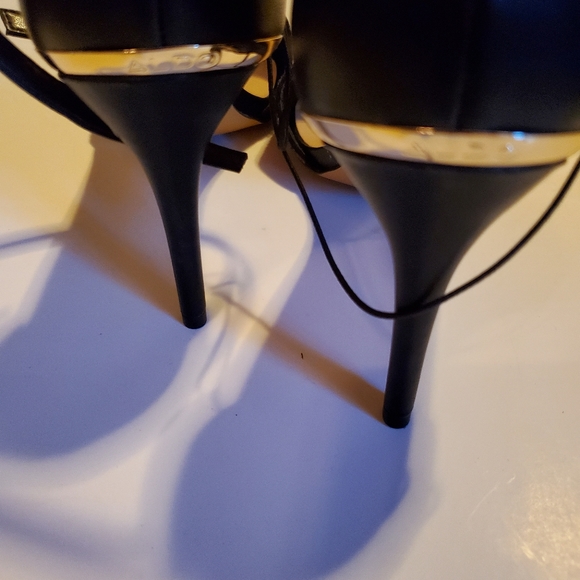 Black Stilleto Heel - Picture 7 of 16